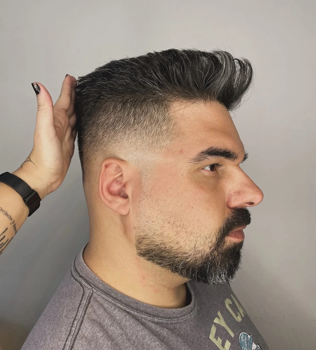 Corte masculino e barba realizados por TAY no Centro do Rio